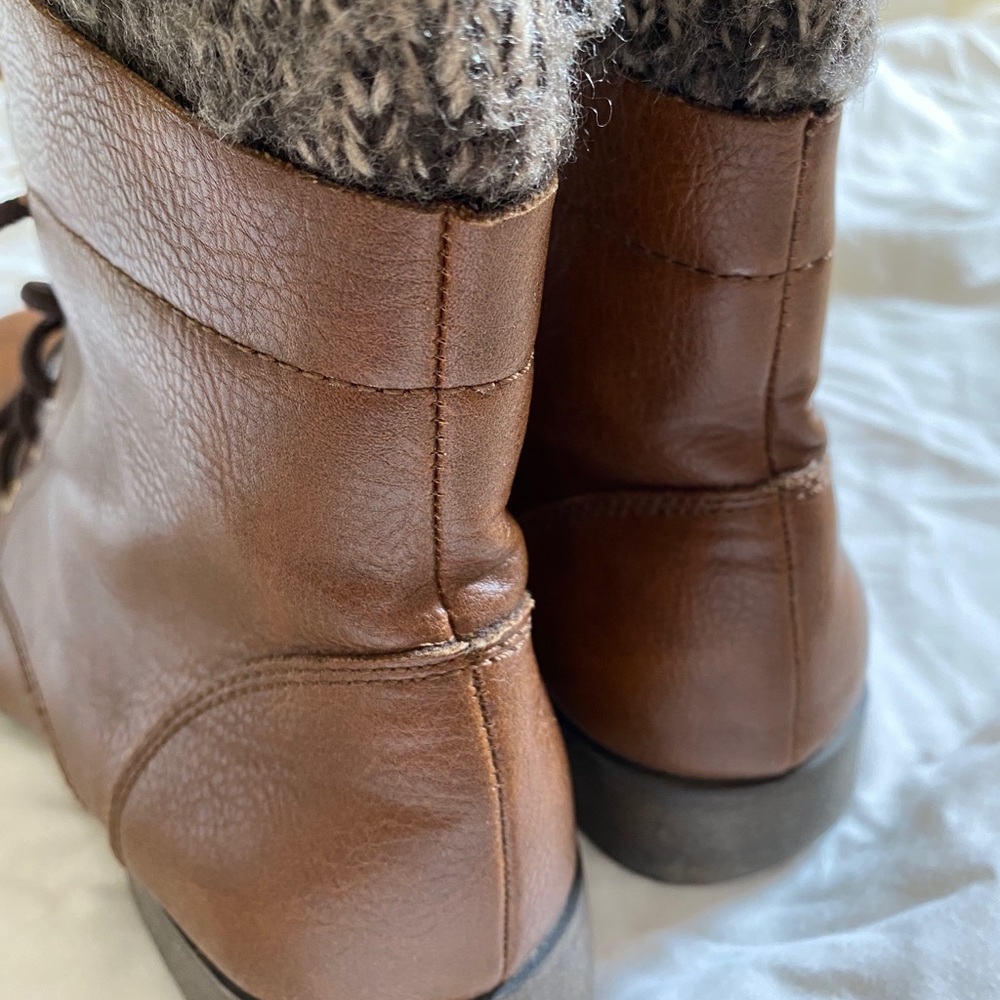 Brown boots - Picture 4 of 5